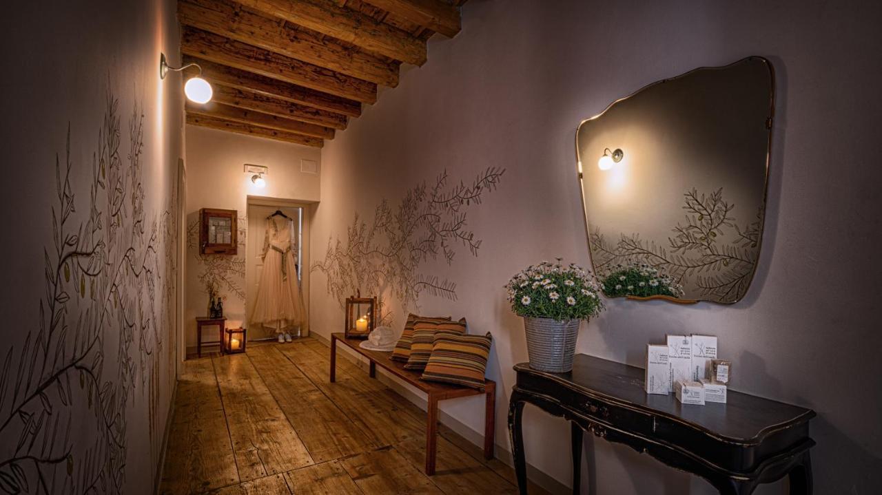 Locanda Dell'Oleificio Mezzane di Sotto ภายนอก รูปภาพ